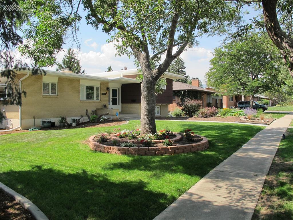 2633 Summit Drive - Photo 1