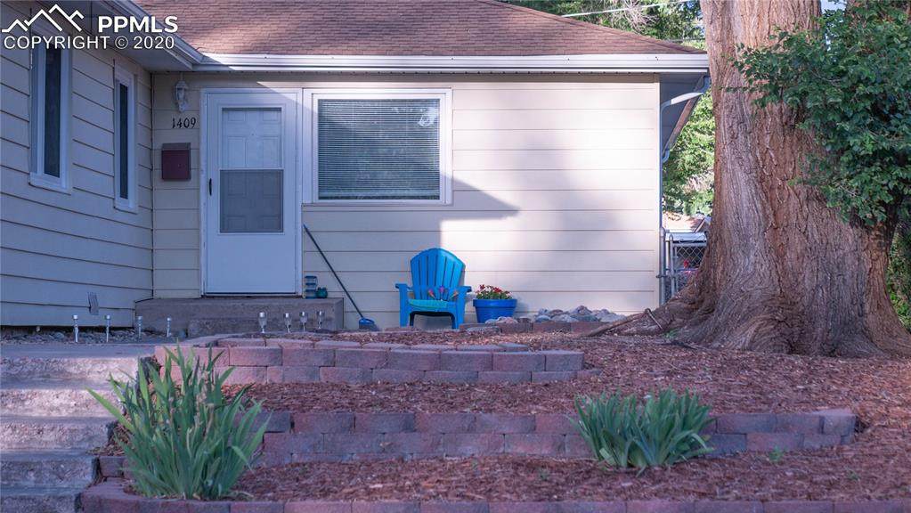 1409 Custer Avenue - Photo 1