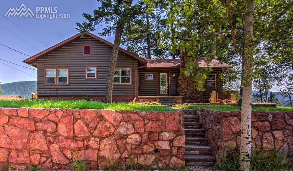 121 Laurel Street - Photo 1