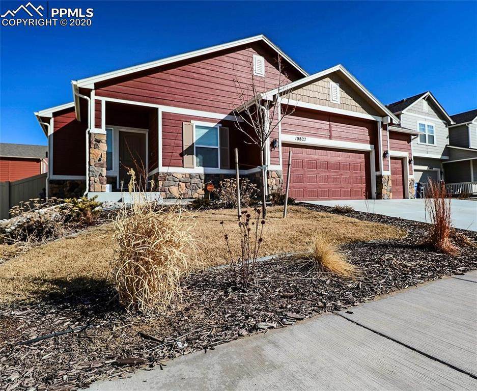 10827 Hidden Prairie Parkway - Photo 1