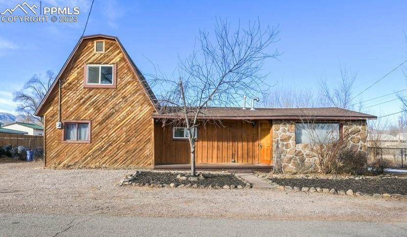 1615 Locust Street - Photo 1