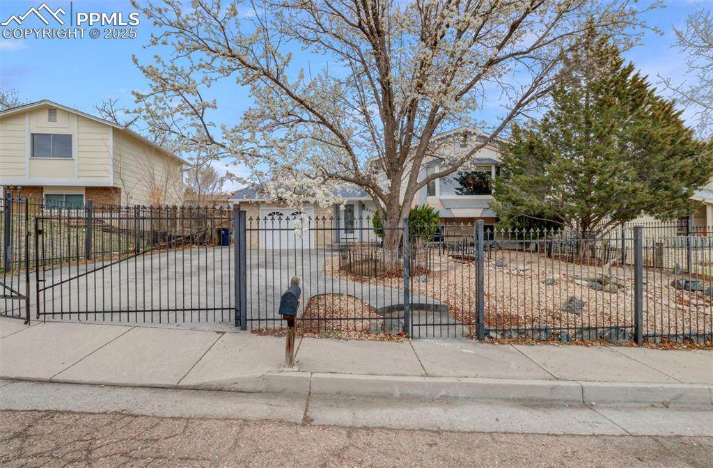 6920 Blue River Way - Photo 1