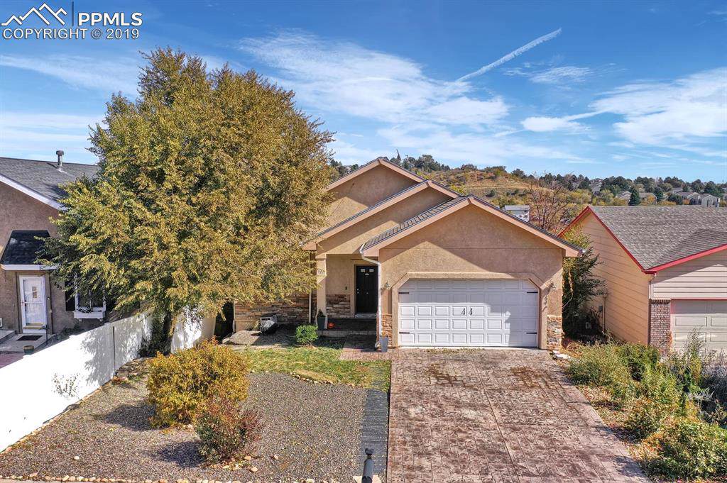 885 Columbine Avenue - Photo 1