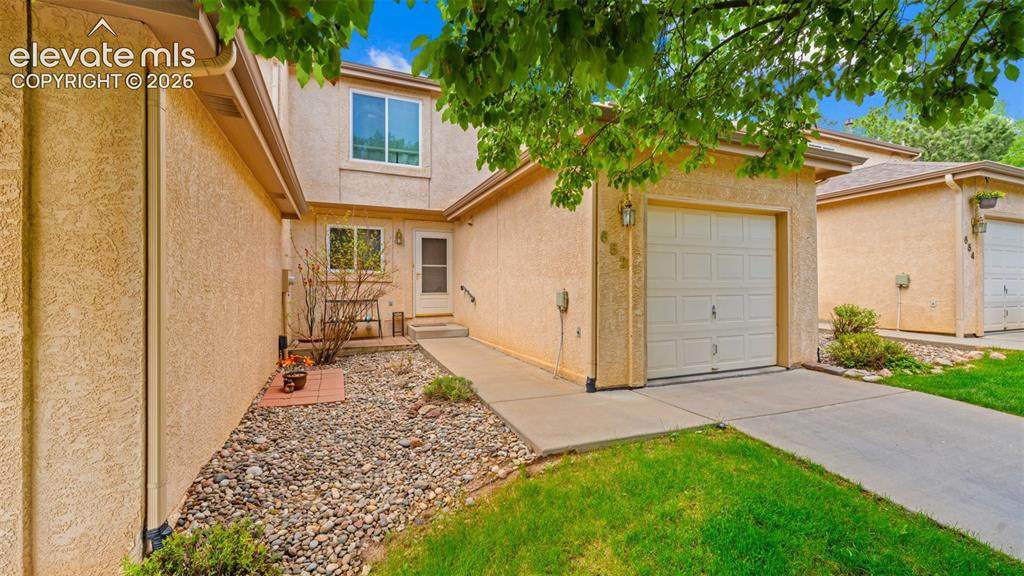 652 Echo Lane - Photo 1