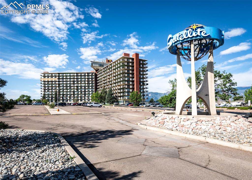 411 Lakewood Circle - Photo 1