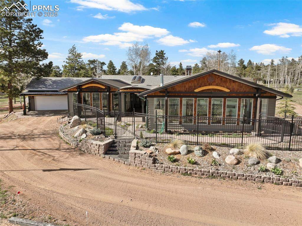 100 Kinnikinnik Drive - Photo 1