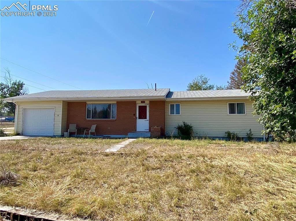 413 Dakota Avenue - Photo 1