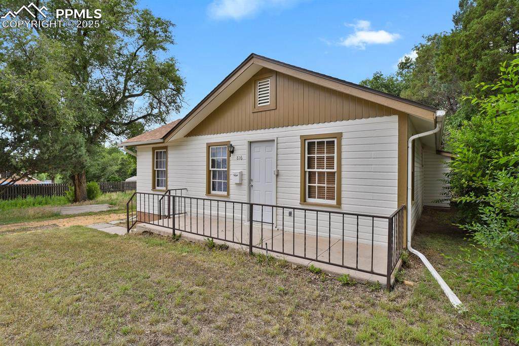 816 Iowa Avenue - Photo 1