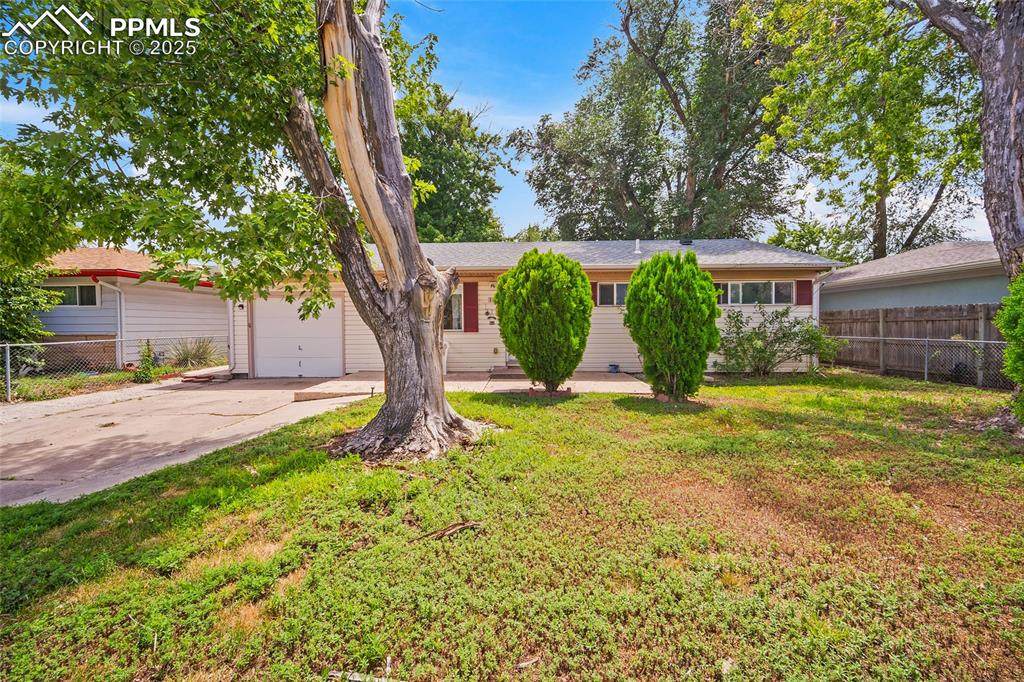 105 Larch Drive - Photo 1