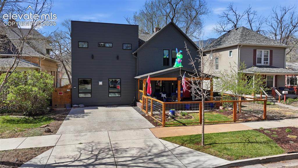 1607 Pikes Peak Avenue - Photo 1