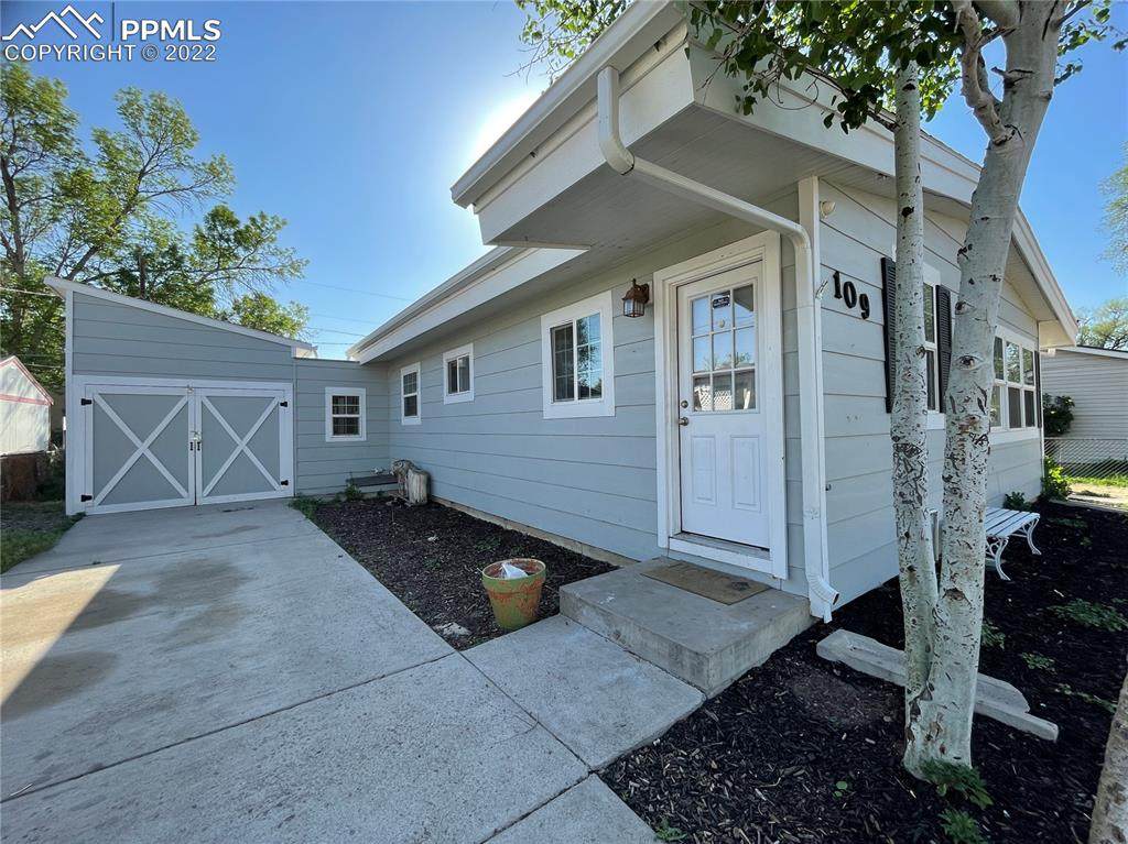 109 Hayes Drive - Photo 1