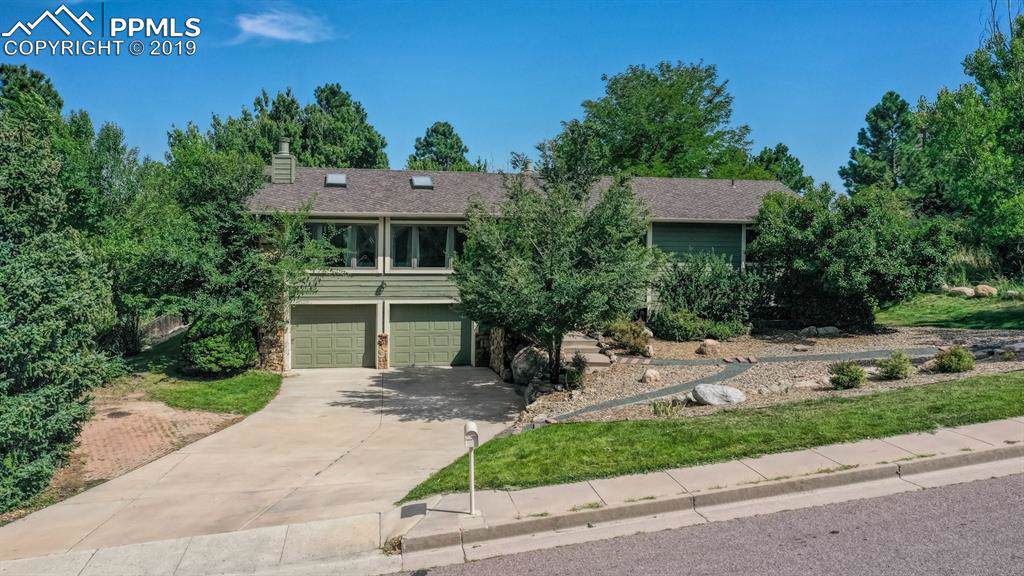 565 Thames Drive - Photo 1
