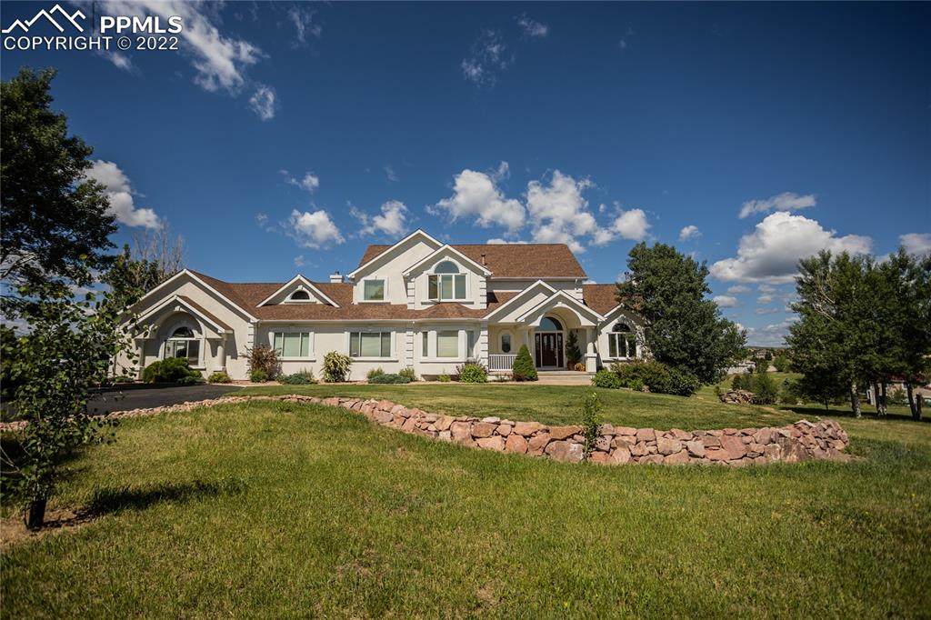811 Roehampton Court - Photo 1
