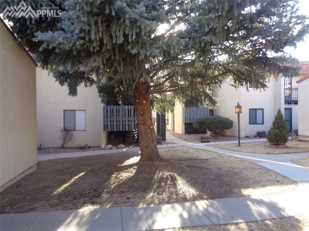 1098 Fontmore Road - Photo 1