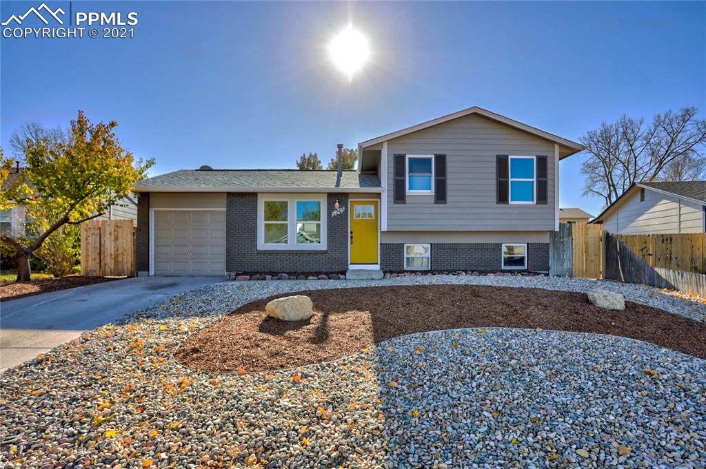 5245 Hunters Run - Photo 1