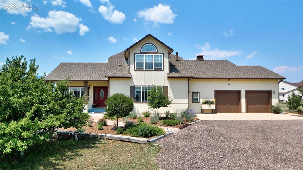 735 Struthers Loop - Photo 1