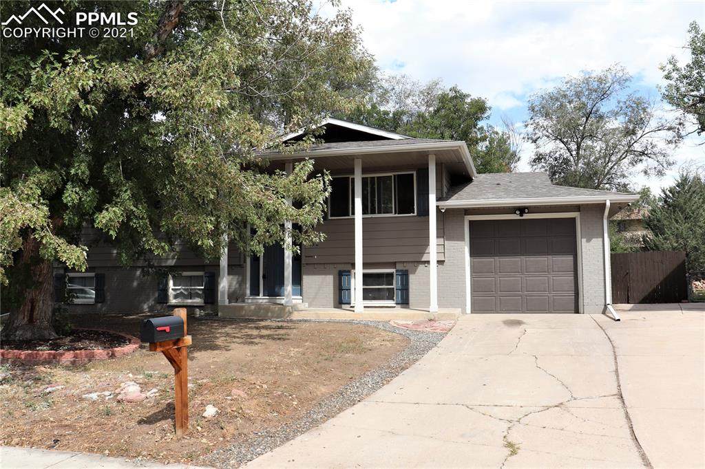 618 Empress Circle - Photo 1