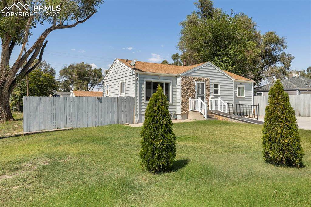 2901 Denver Boulevard - Photo 1