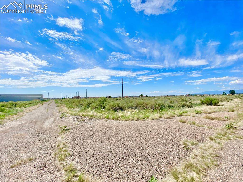 650 Maplelawn Drive - Photo 1