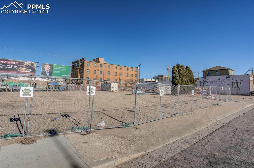 413-423 6th Street - Photo 1