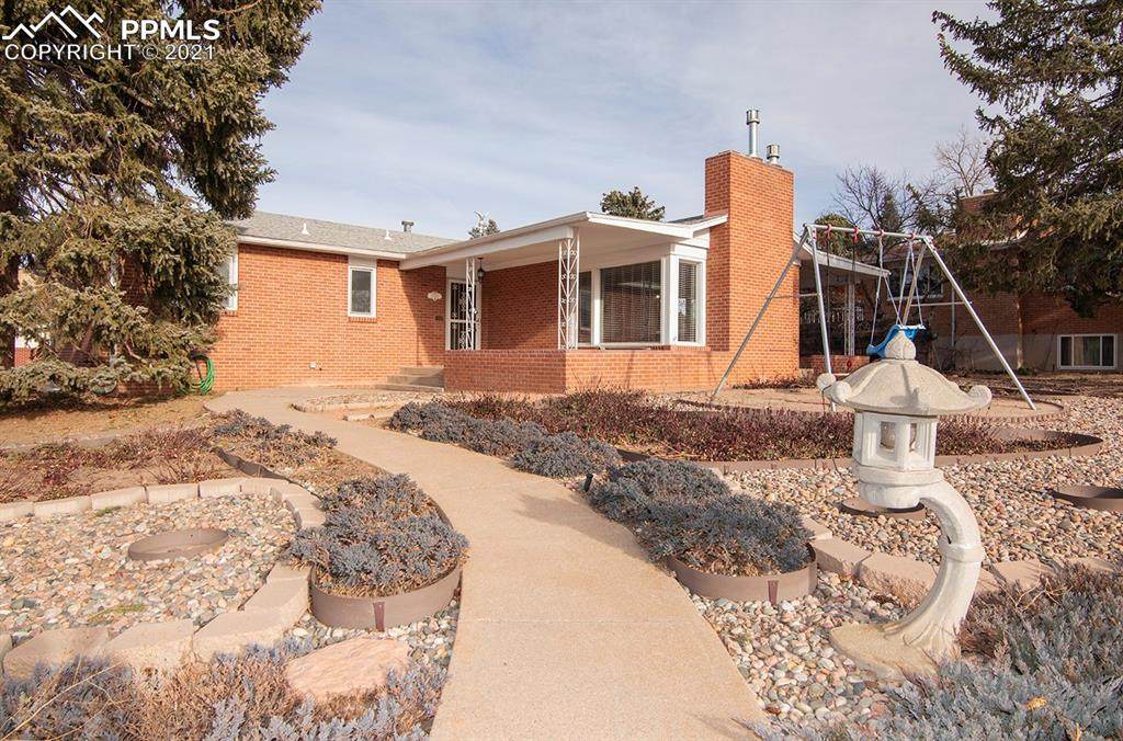 2502 Summit Drive - Photo 1