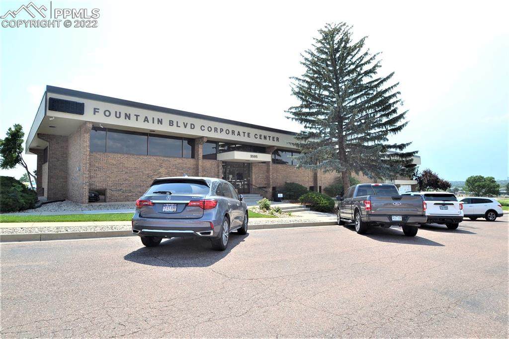 3595 Fountain Boulevard - Photo 1