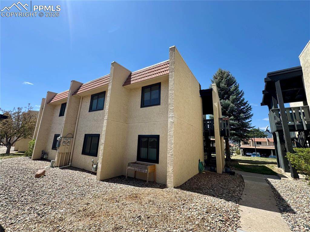 1034 Fontmore Road - Photo 1