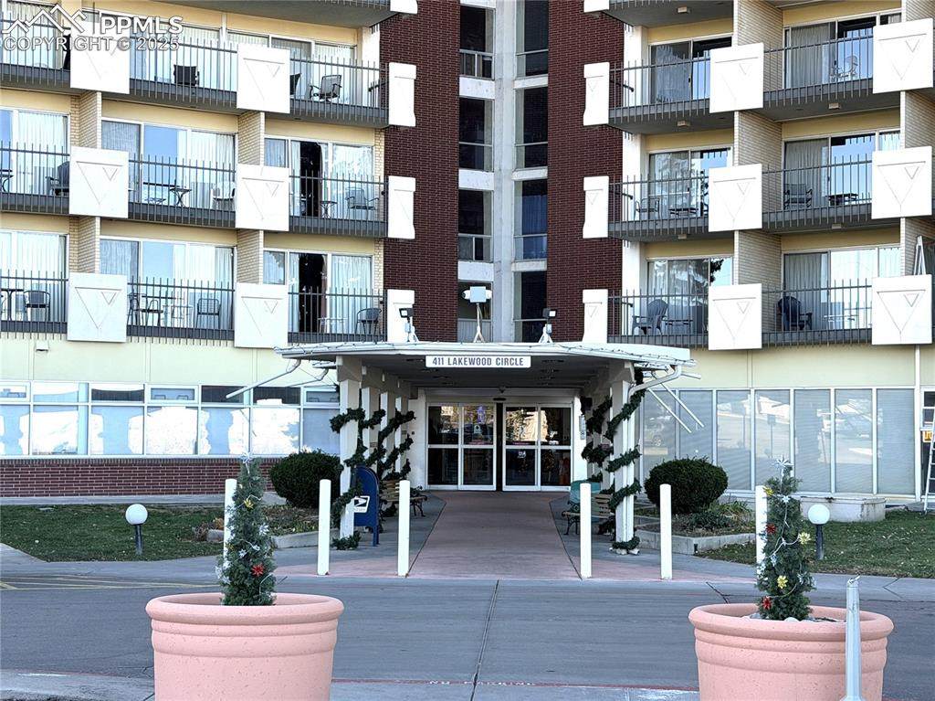 411 Lakewood Circle - Photo 1