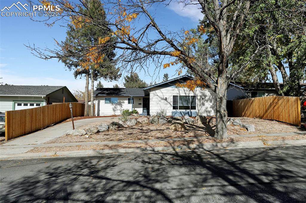 404 Redwood Drive - Photo 1