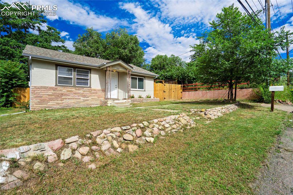 1016 Bennett Avenue - Photo 1