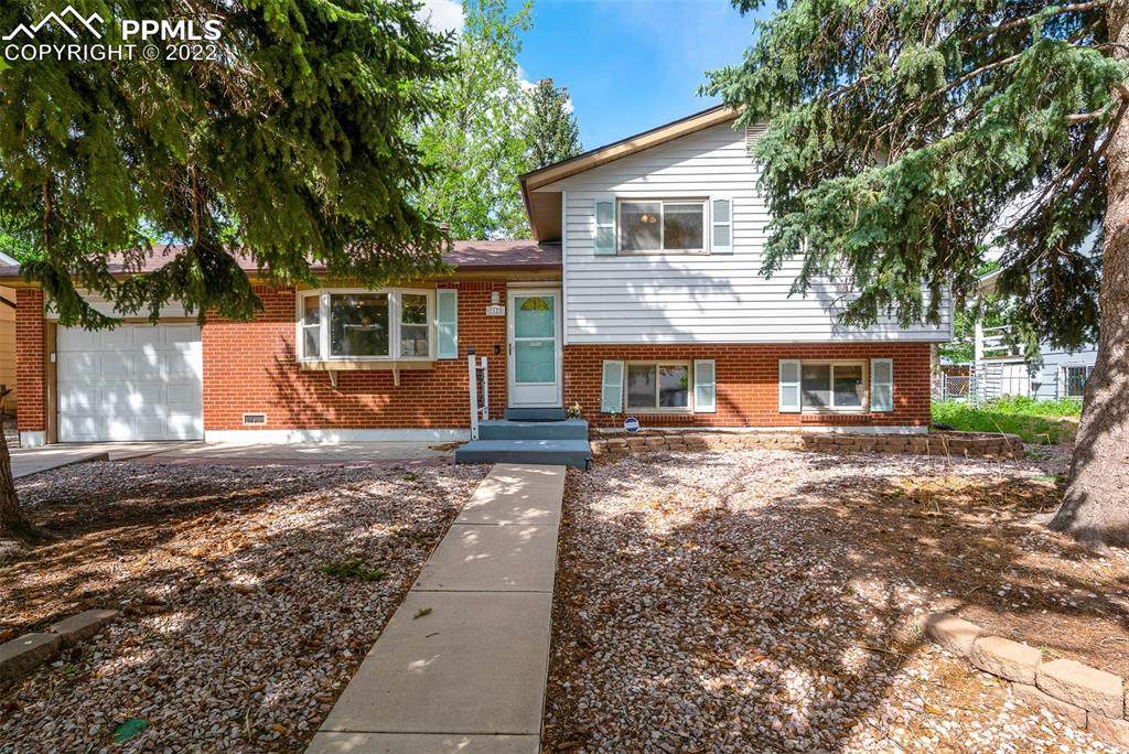 1125 Moffat Circle - Photo 1