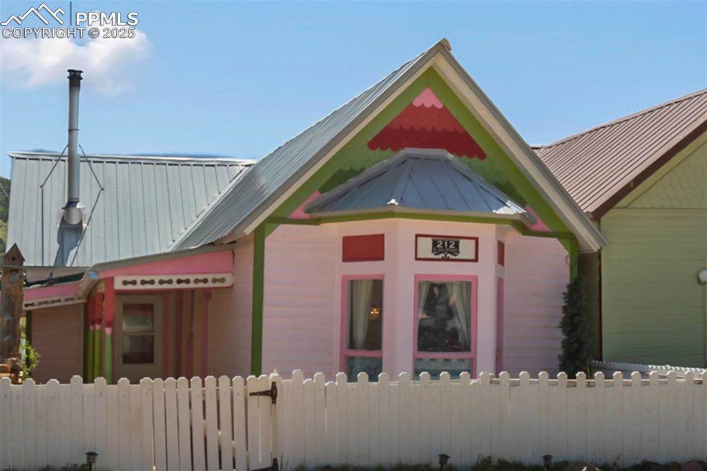 212 2nd Street - Photo 1