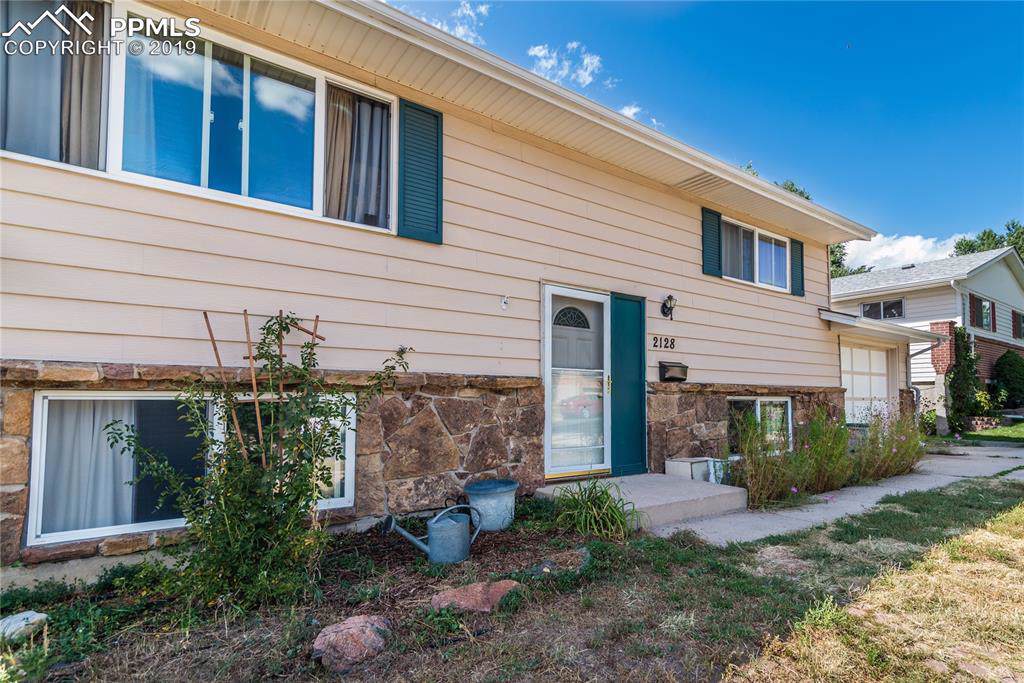 2128 Warwick Lane - Photo 1