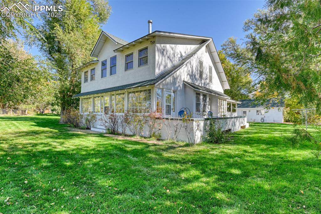 900 Pond Terrace - Photo 1