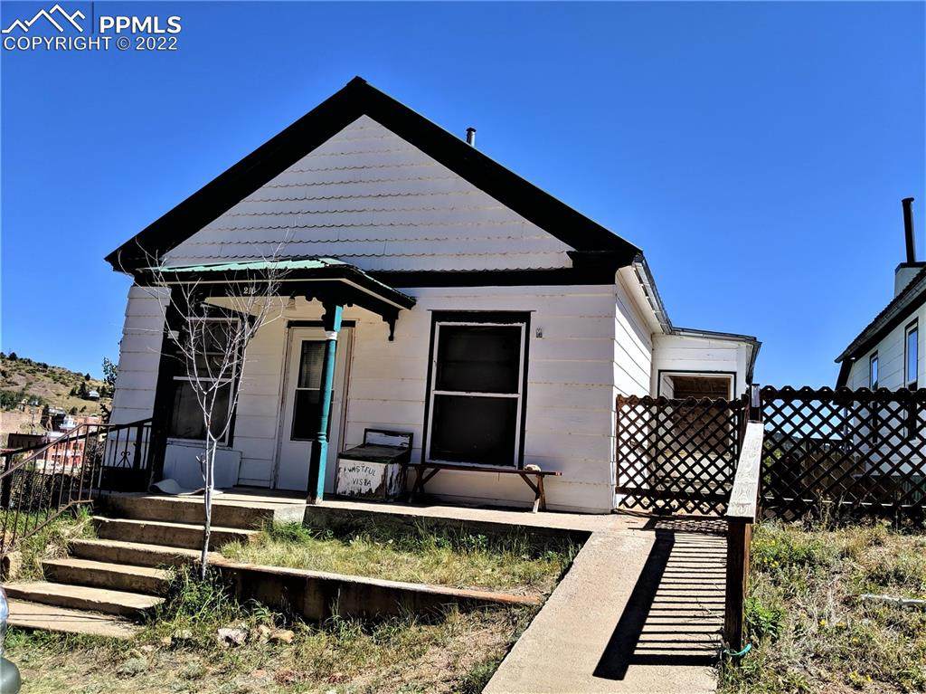 210 7th Street - Photo 1