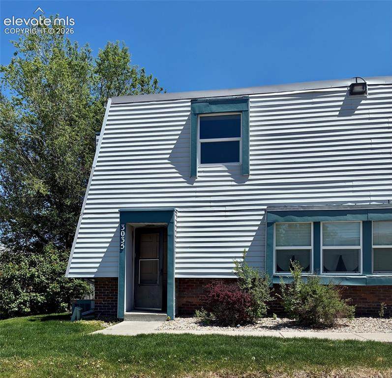 3035 Fountain Boulevard - Photo 1