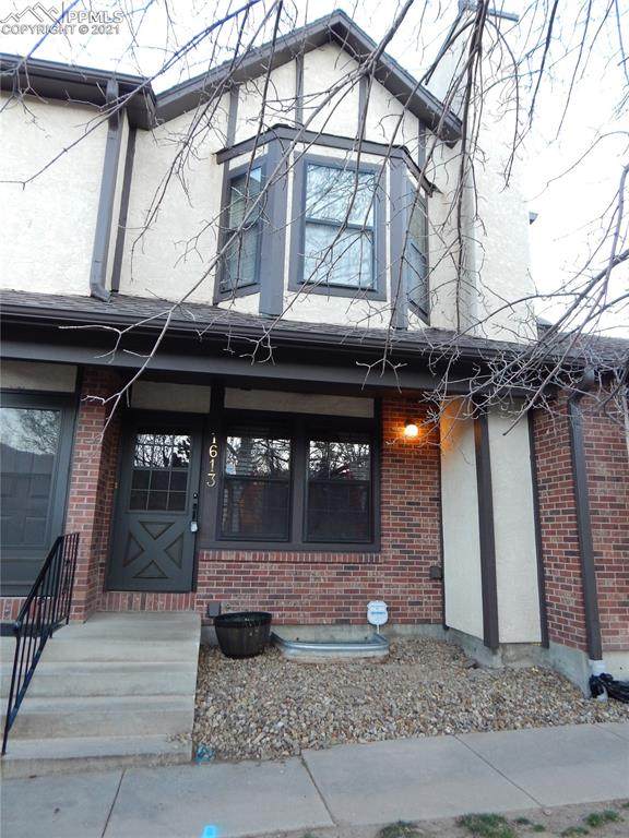 1613 Carnavon Place - Photo 1