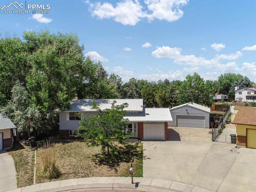 7520 Horseshoe Circle - Photo 1