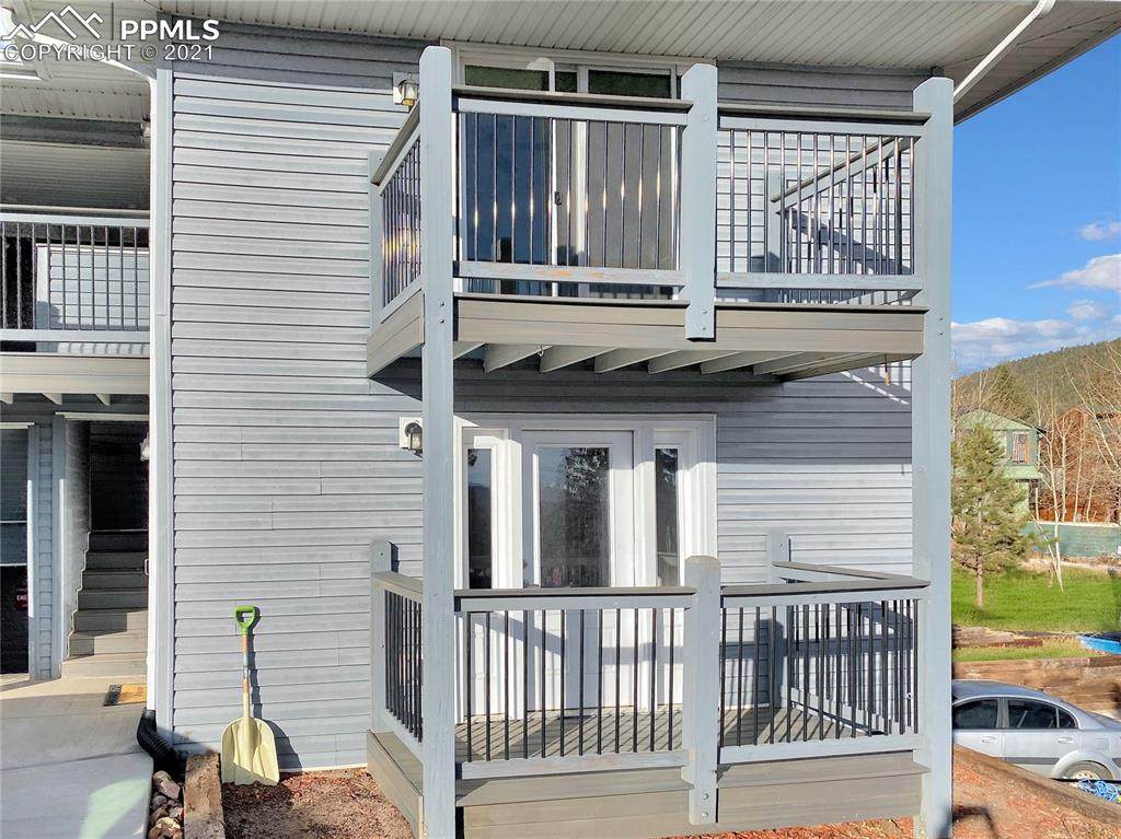 222 Laurel Street - Photo 1