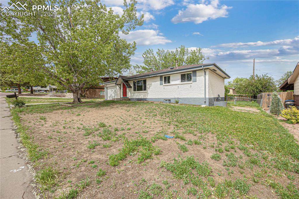 19 Clover Circle - Photo 1