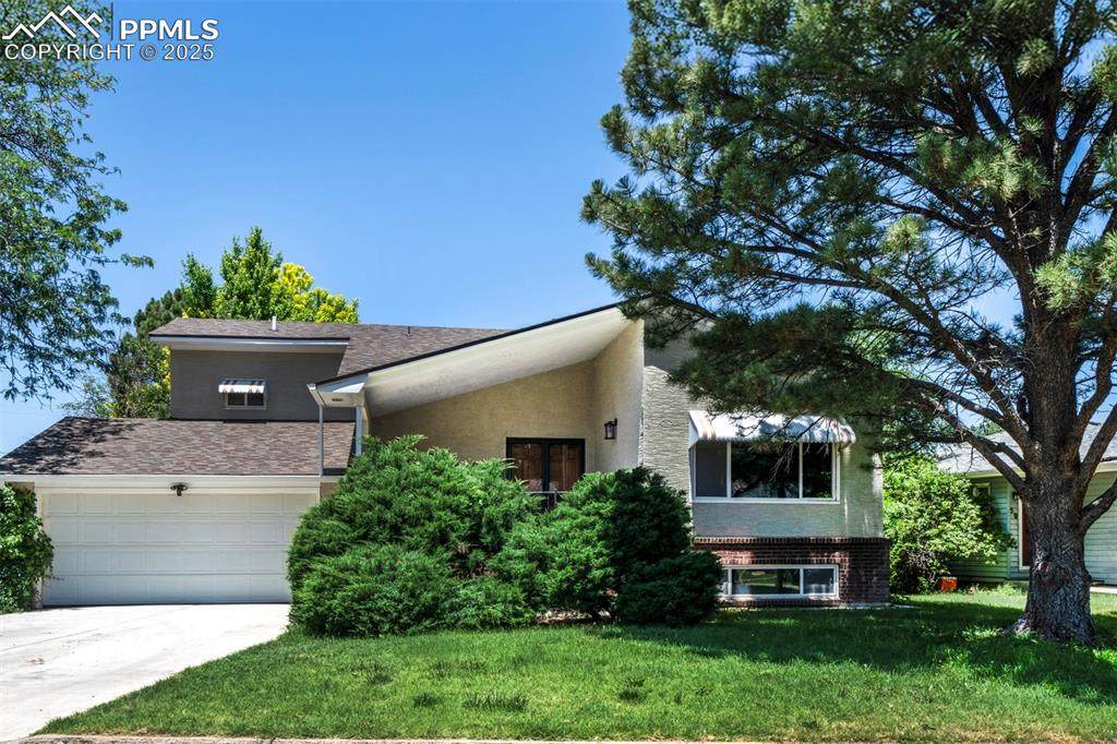 56 Sierra Drive - Photo 1