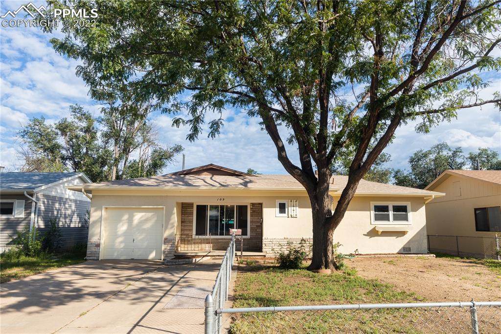 109 Esther Drive - Photo 1