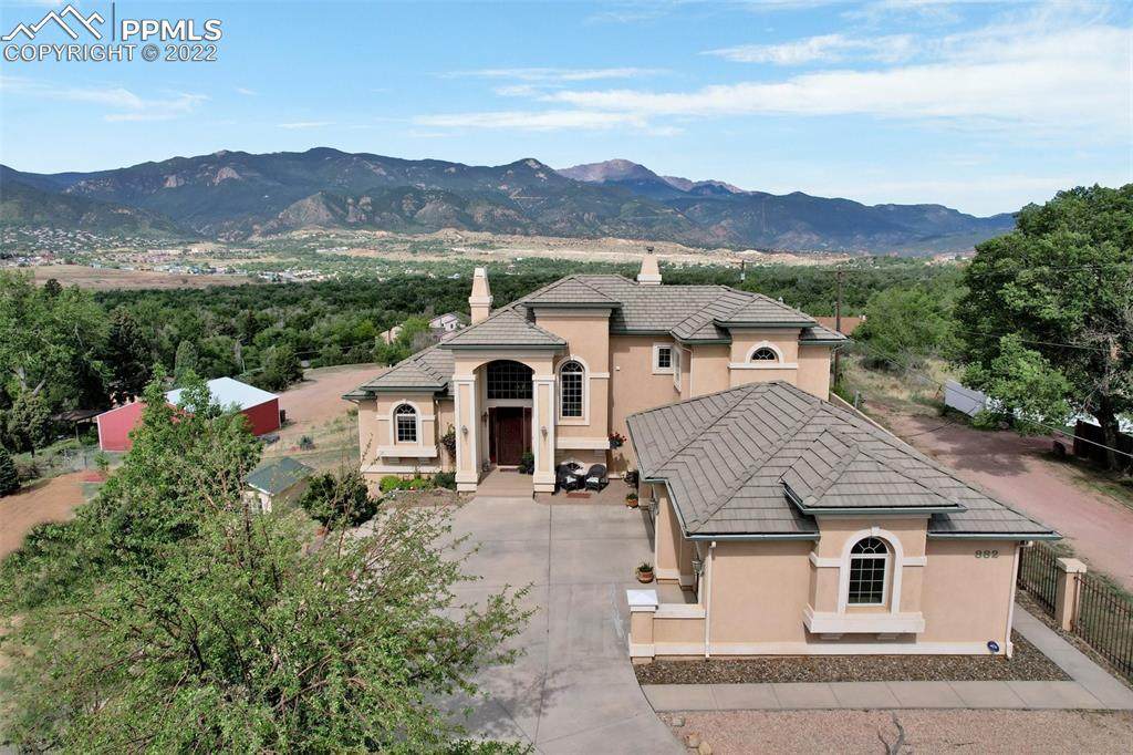 882 Manitou Boulevard - Photo 1