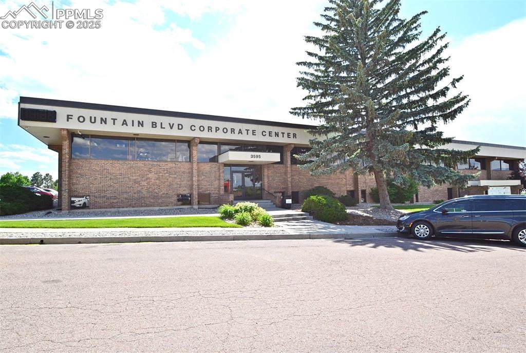 3595 Fountain Boulevard - Photo 1