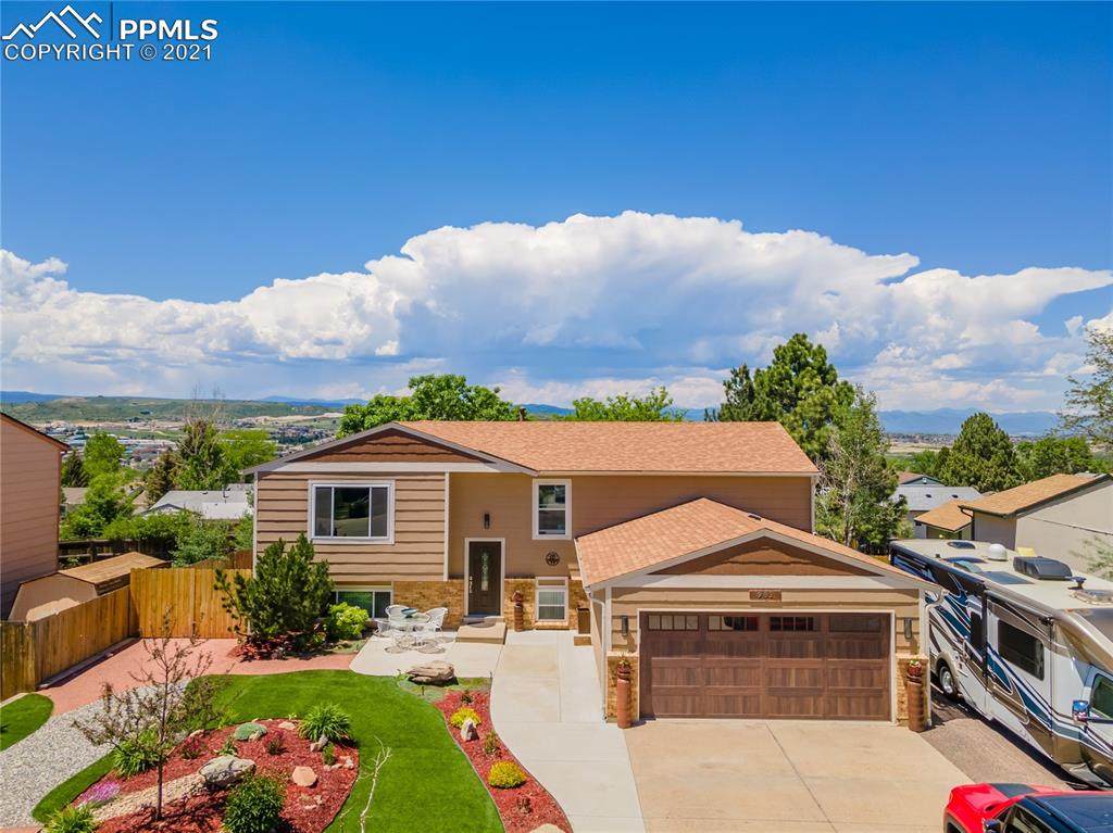 983 Oakwood Drive - Photo 1