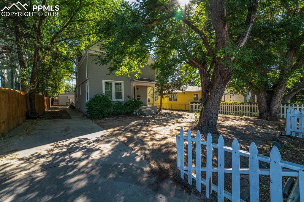 823 Bonfoy Avenue - Photo 1