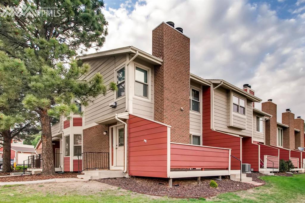 432 Rockrimmon Boulevard - Photo 1