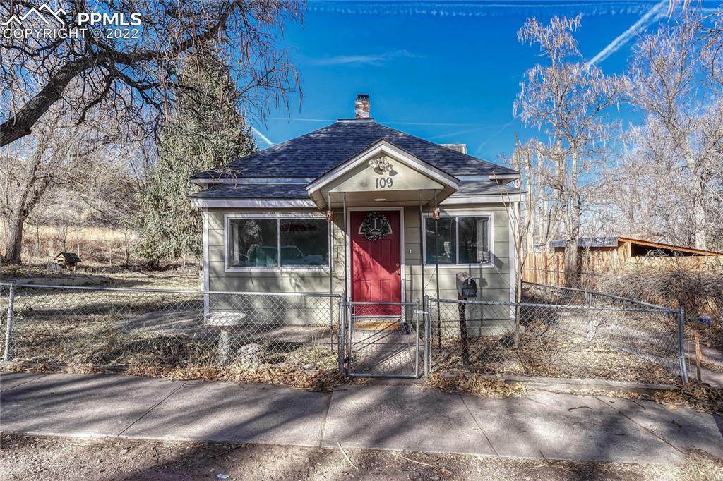 109 Lock Avenue - Photo 1