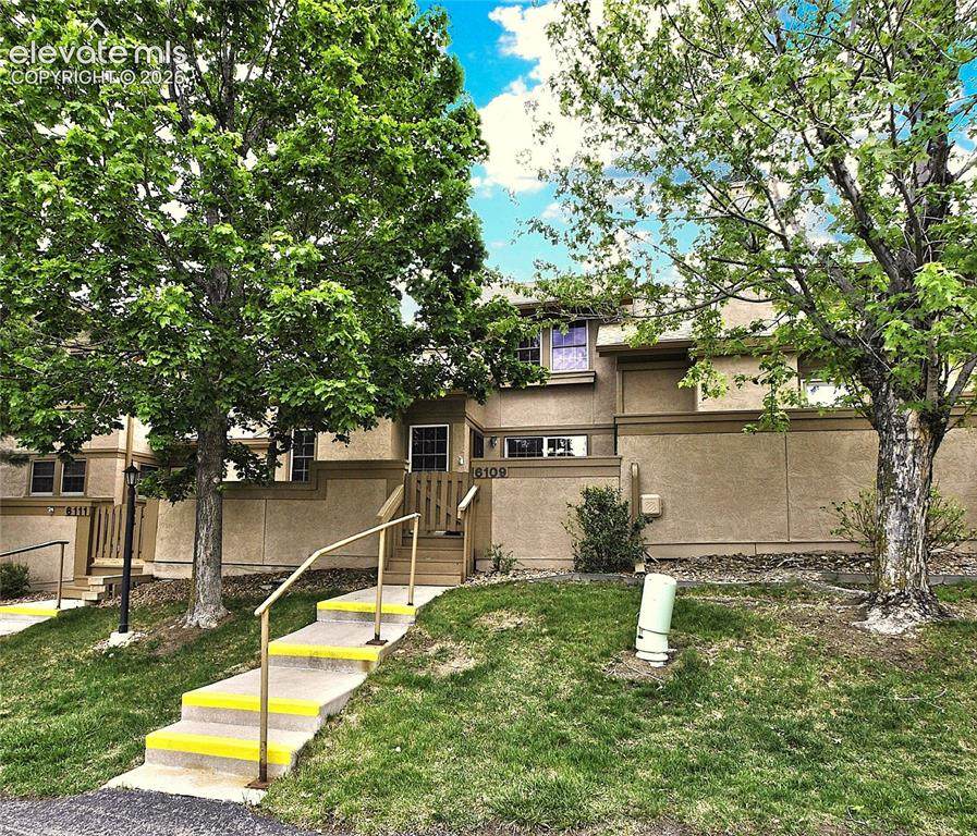 6109 Pine Hill Drive - Photo 1