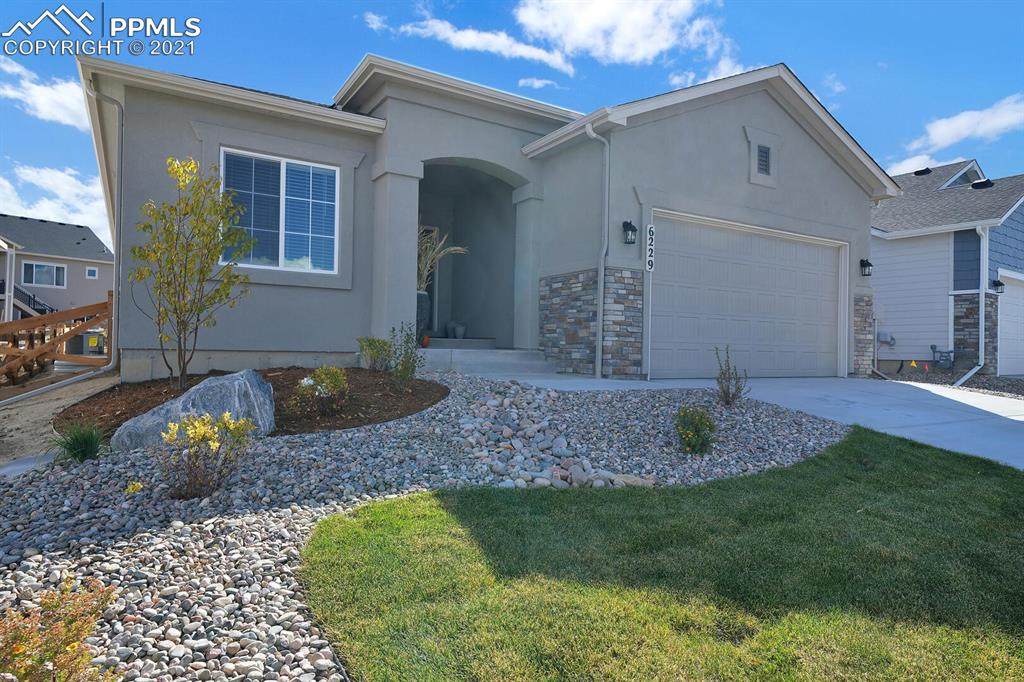 6229 Lochside View - Photo 1